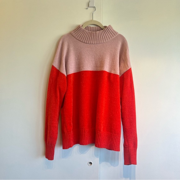 [NEW!] Mock neck chenille two tone sweater ❤️🩷 - Picture 2 of 7